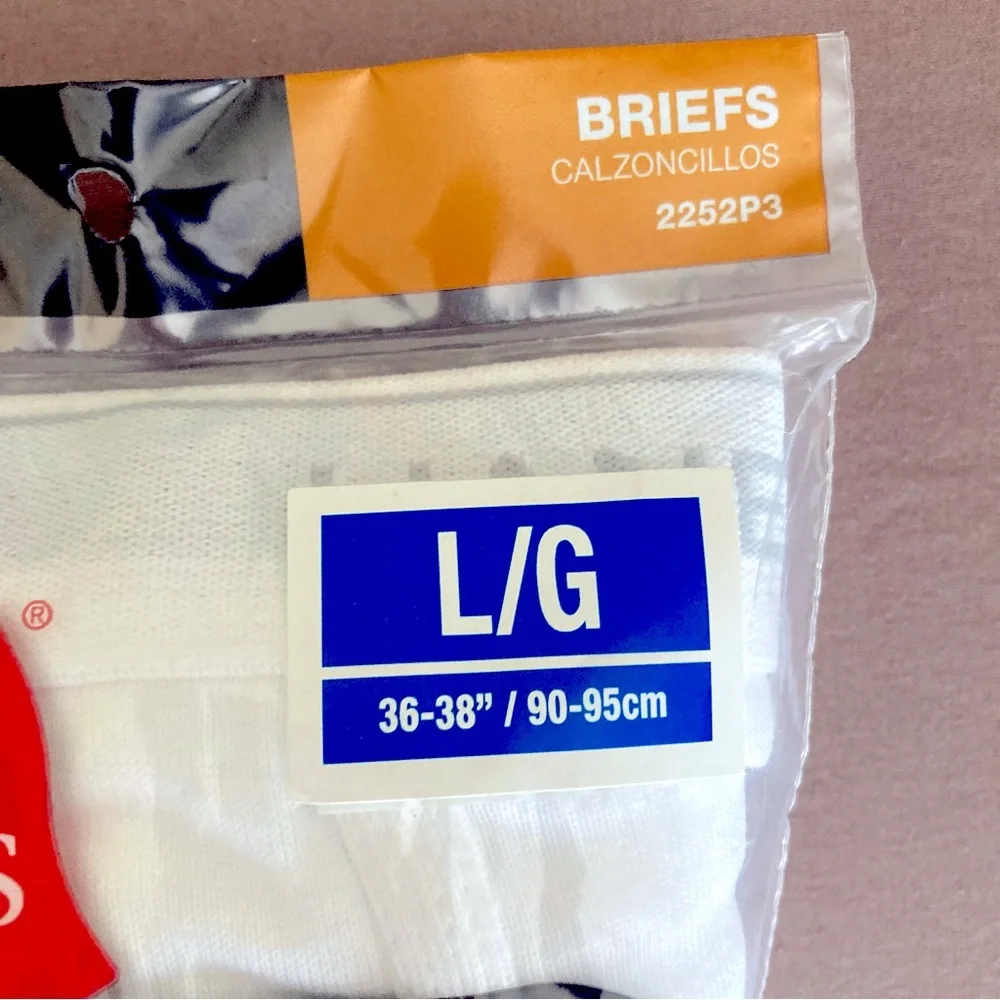 NWT Hanes Men’s Pack of 3 Tagless White Briefs, Large